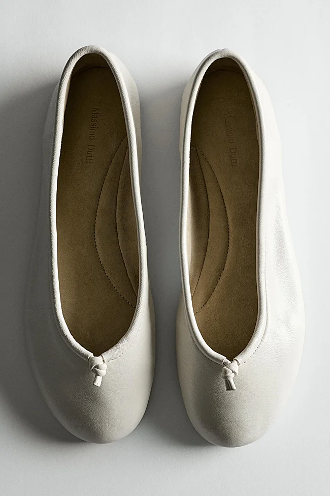 Bailarinas blancas de Massimo Dutti (79,99 euros)