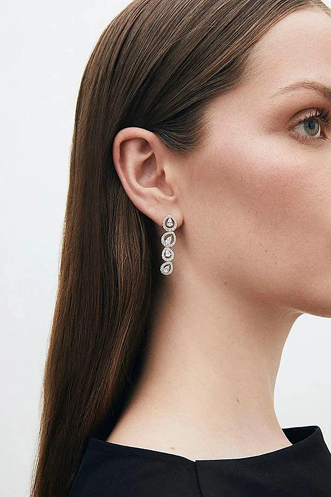 Pendientes largos con circonitas Tear de Vidal & Vidal.
