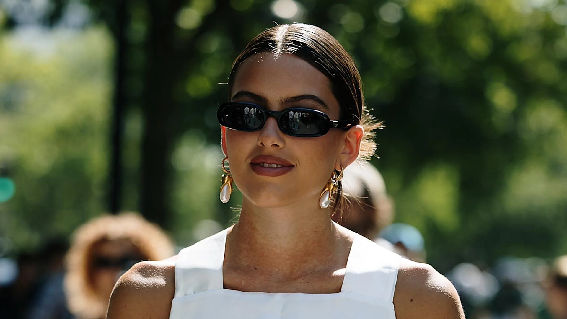 Goodbye to Subtle Earrings: XXL Vintage Jewelry Returns This Fall