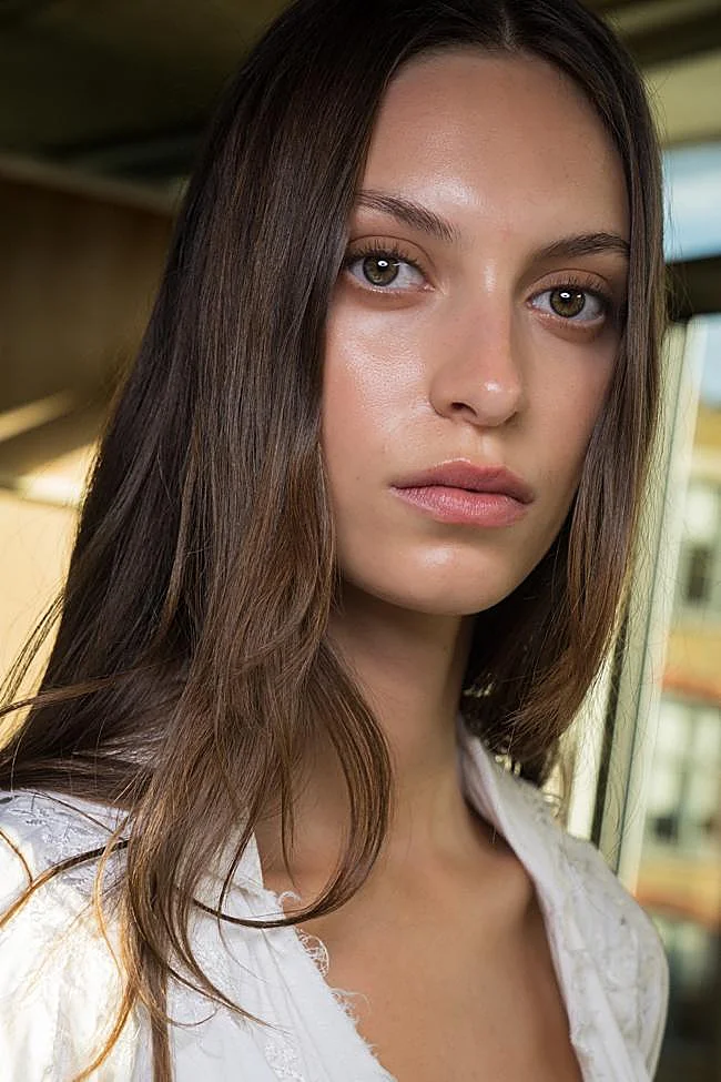 How to apply the retinol sandwich trend.