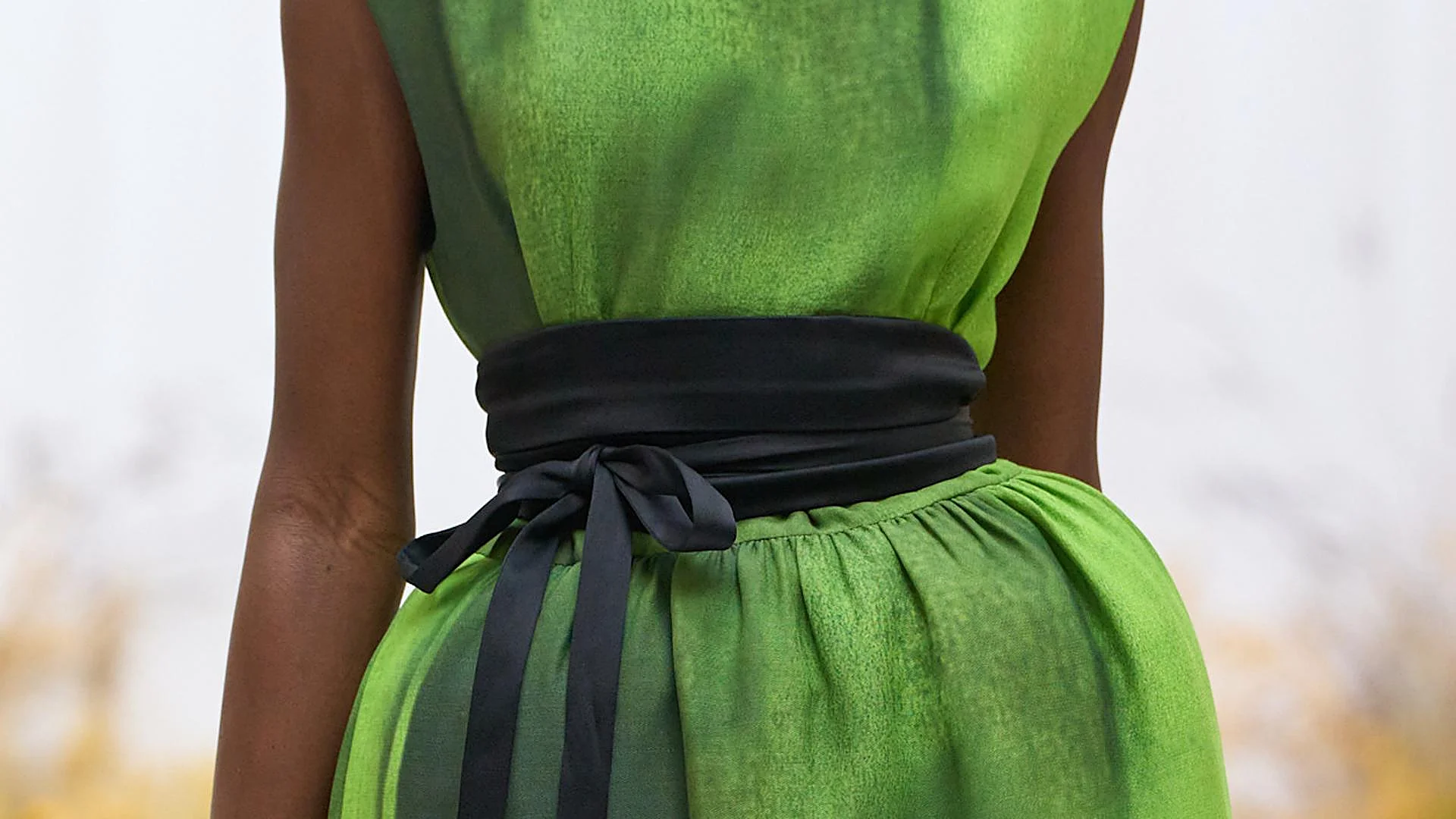 The Accessory We Only Wore With a Tuxedo Becomes the Runways’ Favorite Styling Trick