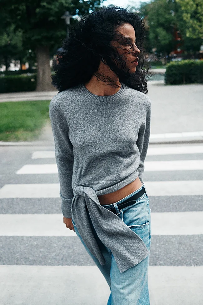 Gray H&M sweater (22.99 euros)