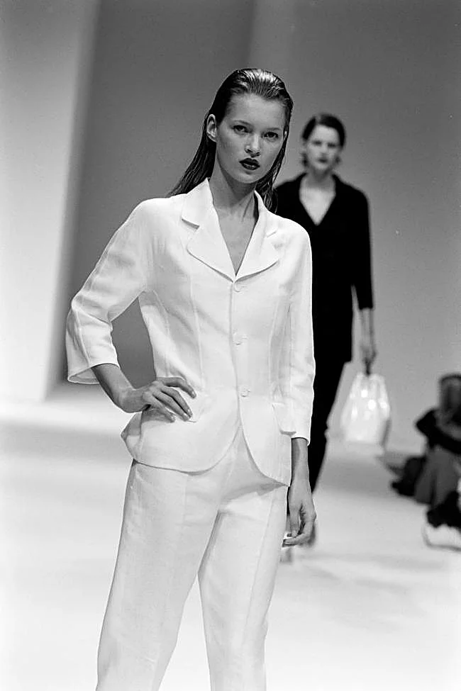 Kate Moss durante el desfile de Gucci en 1995.