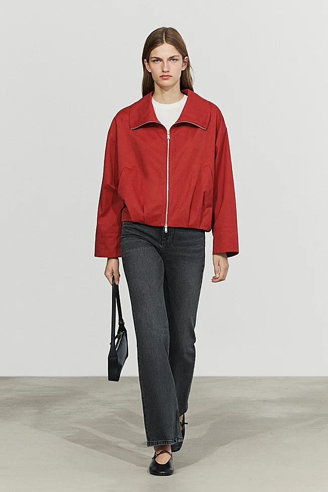 Chaqueta roja de Massimo Dutti (99,99 euros)