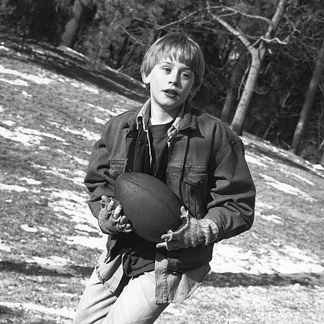 Macaulay Culkin. El niño que encandiló al mundo con Solo en casa vivió una infancia de abusos por parte de su padre.