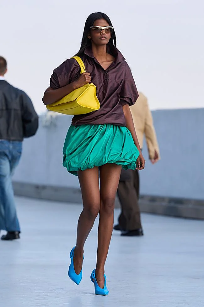 Look de Moschino durante la Semana de la Moda de Milán,