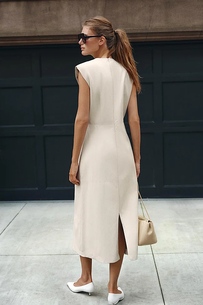 Vestido blanco de Zara (35,95 euros)
