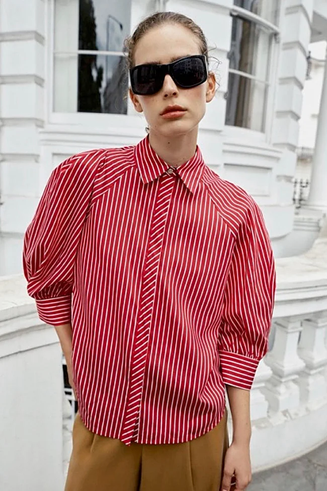 Camisa con estampado de rayas de Zara (25,99 euros)