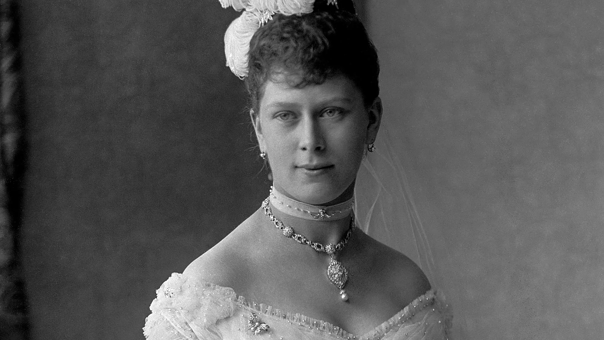 The Mystery of Queen Mary’s Lost Diamond Tiara at a Malayan Royal Wedding