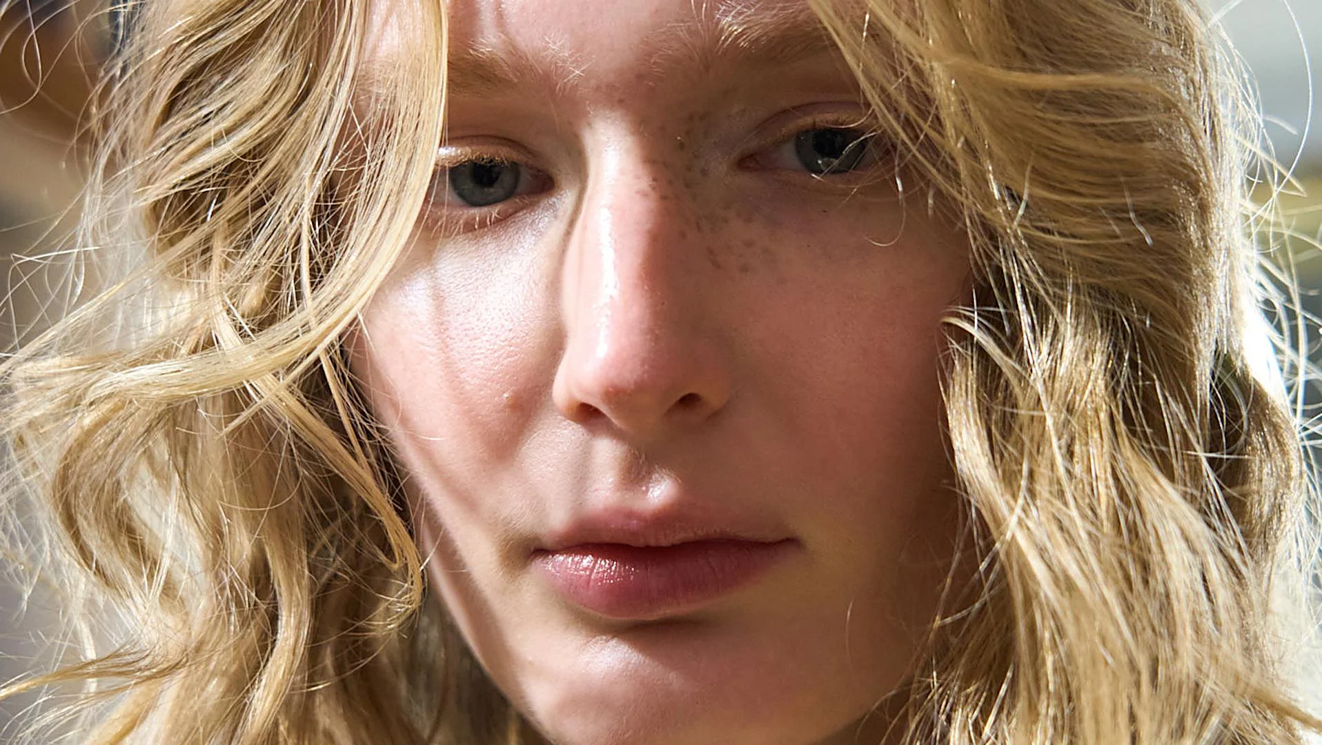 Eyebrows Are Becoming Thinner: Why It Happens and When to Consult an Expert
