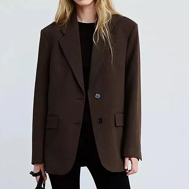 Straight blazer by Mango, 59,99 euros.