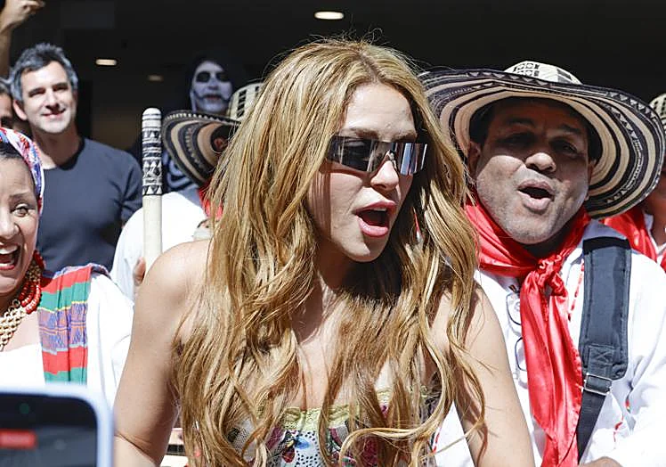 Shakira arriving in Madrid.