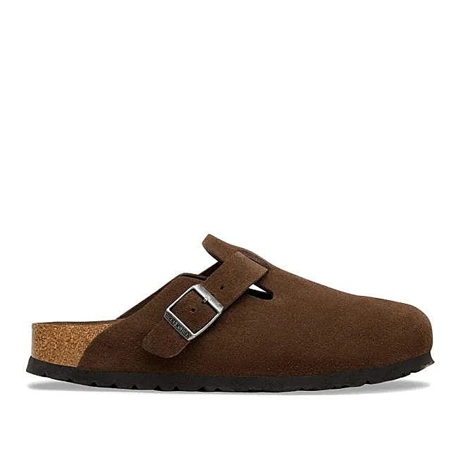 Mules marrón chocolate de Birkenstock, 126 euros.
