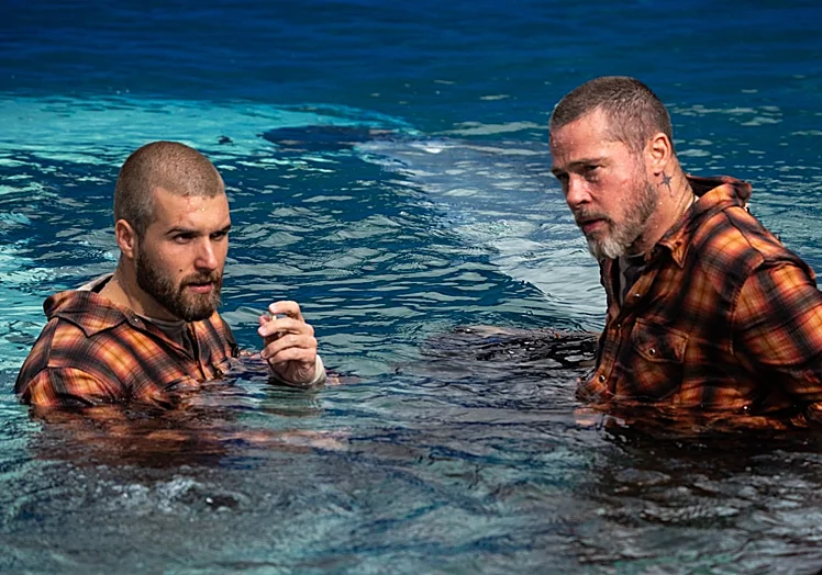 Joel Abadal junto a Brad Pitt en una escena de la película.