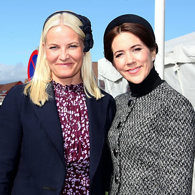 Mette-Marit de Noruega, junto a Mary de Dinamarca.