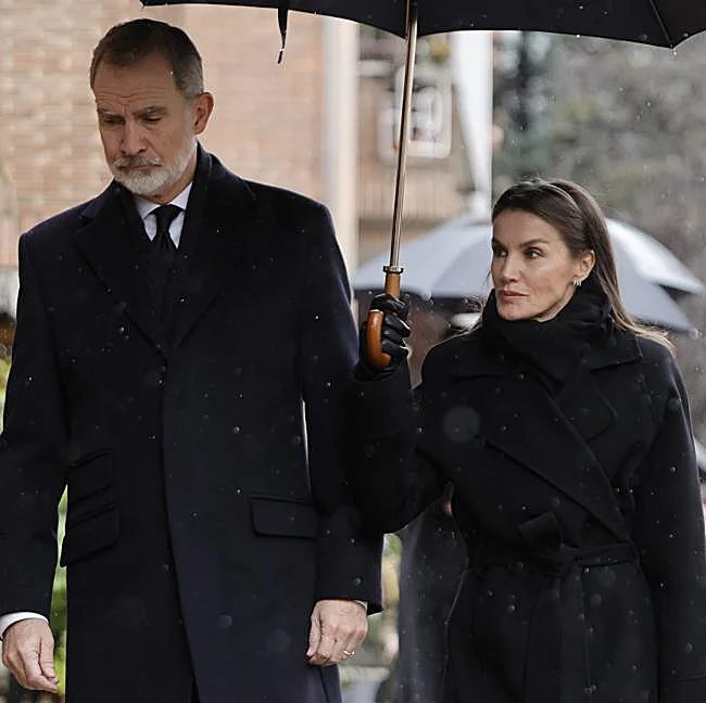 Felipe y Letizia en un funeral.