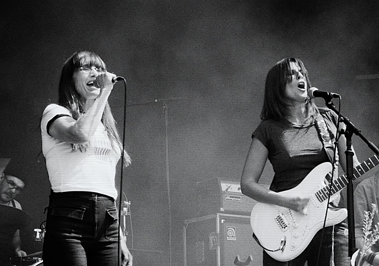 Ona Mafalda y La Bien Querida cantando juntas