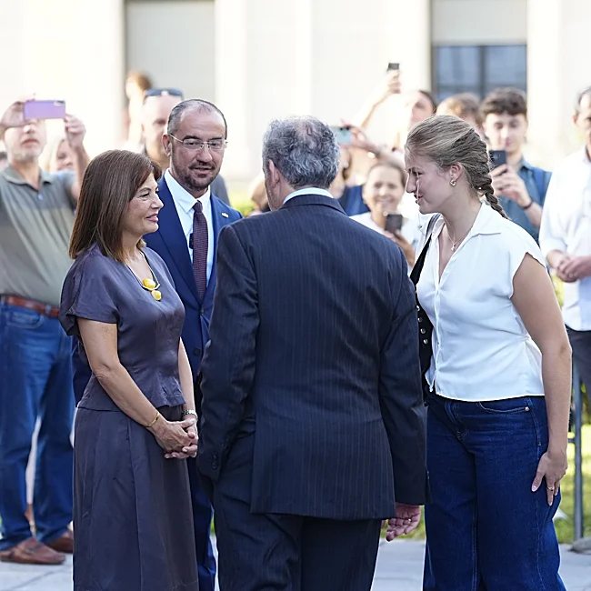 El comité de bienvenida a la princesa Leonor.