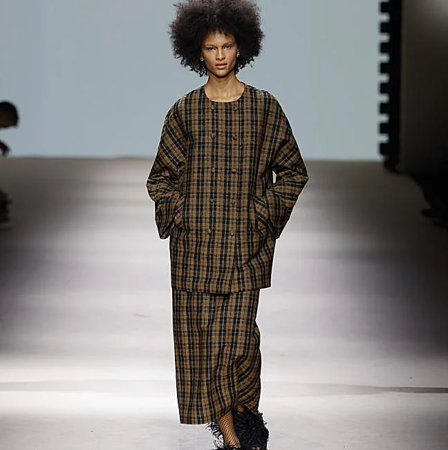 Un look de Fely Campo.