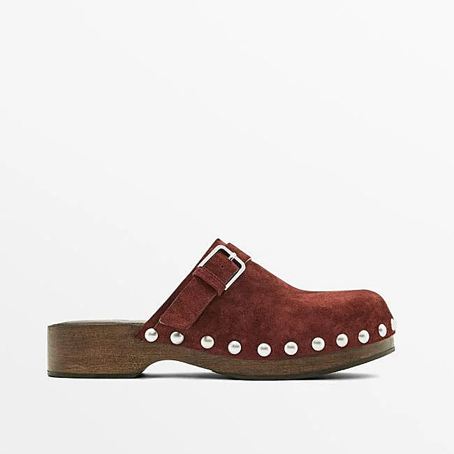 Zueco con tachuelas de Massimo Dutti, 49,95 euros.