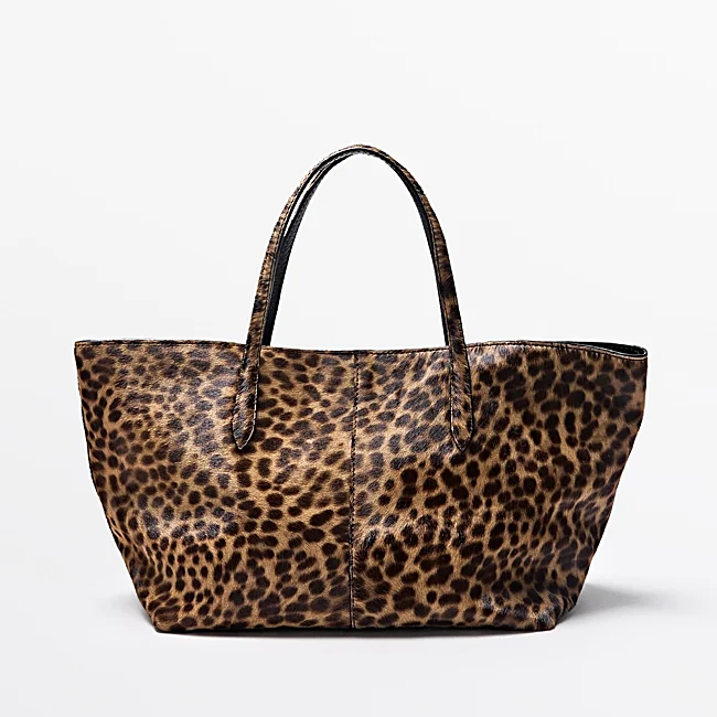 Bolso con estampado animal de Massimo Dutti (299 euros)