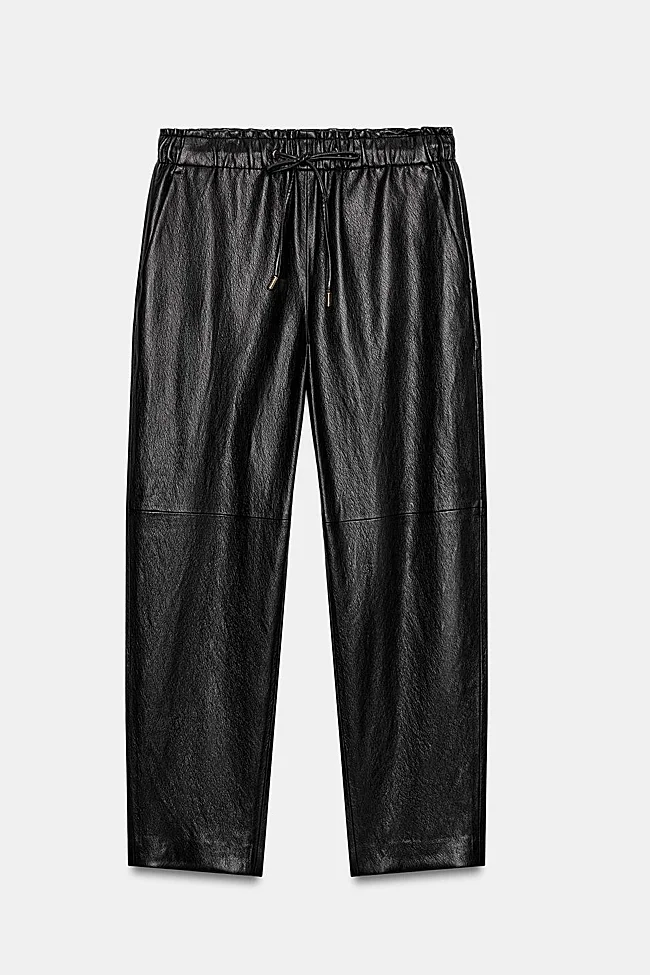Pantalón negro de Zara (27,99 euros)