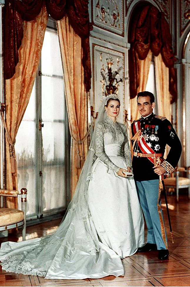 Grace Kelly se casó con ríncipe Rainiero III de Mónaco el 19 de abril de 1956.