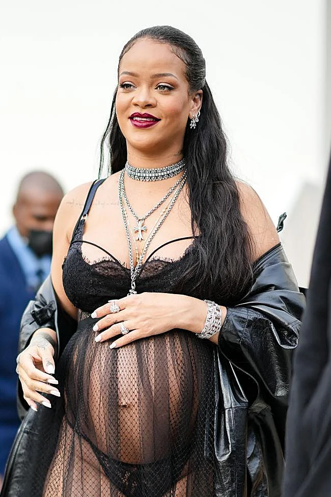 Rihanna en el desfile de Dior en la Semana de la Moda de París en 2022.