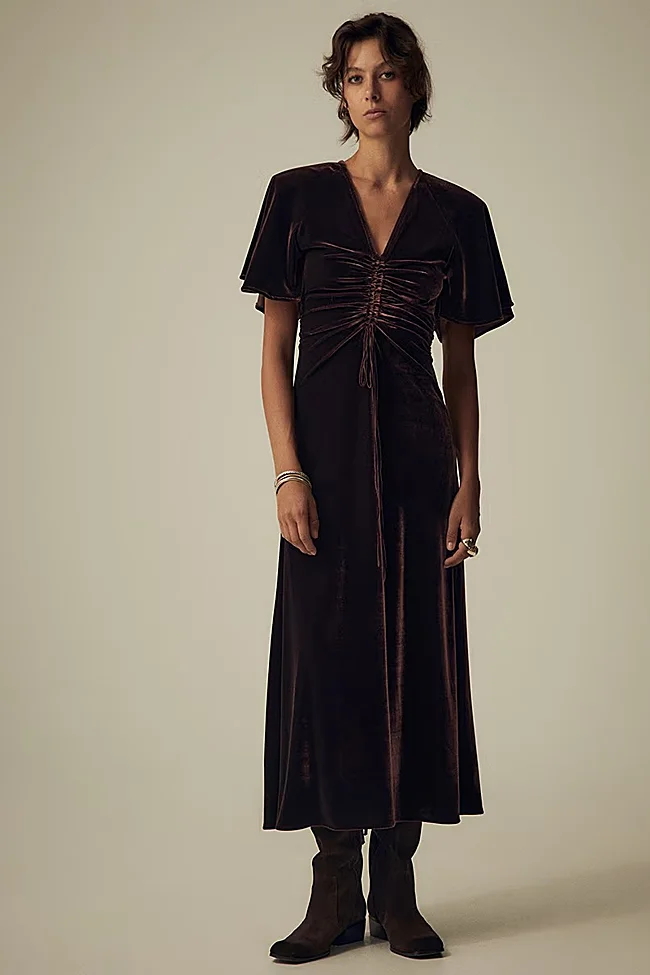 Vestido marrón de Sfera (49,95 euros)