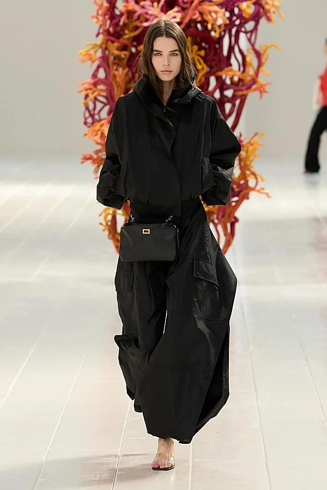 Look de Balenciaga durante la Semana de la Moda de París.