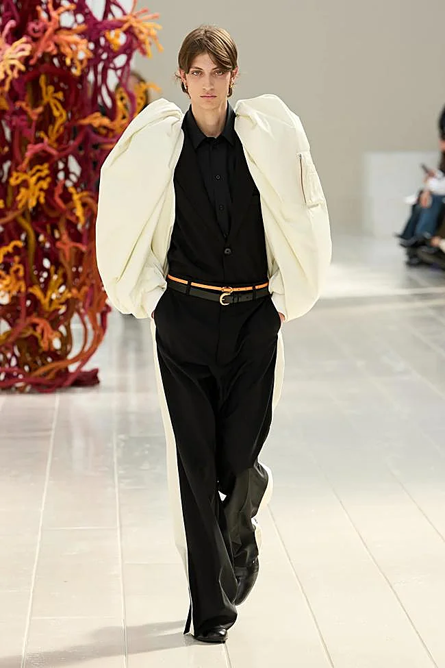 Look de Balenciaga durante la Semana de la Moda de París.