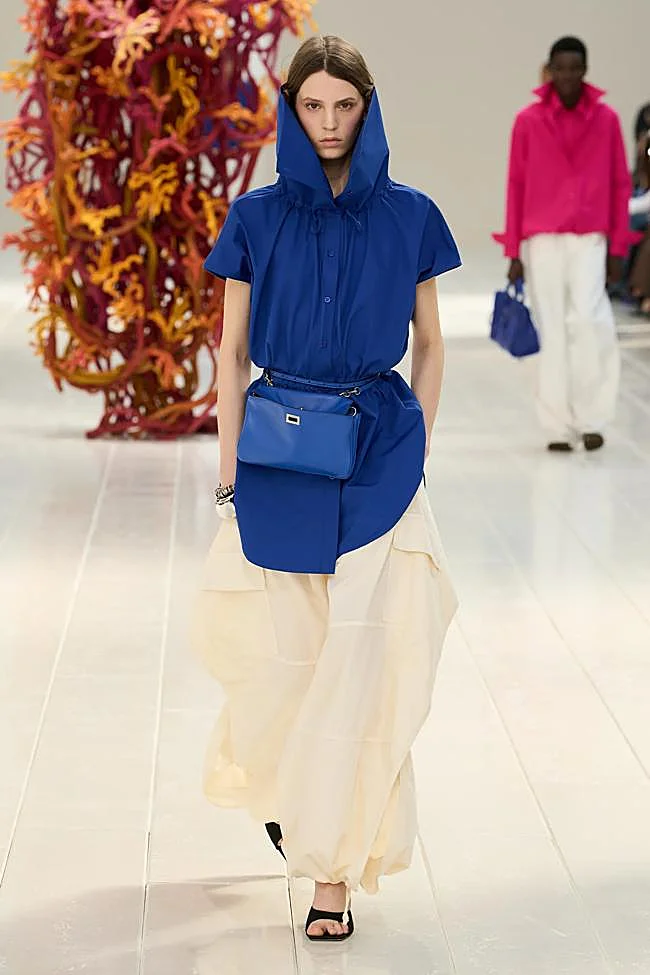 Look de Balenciaga durante la Semana de la Moda de París.