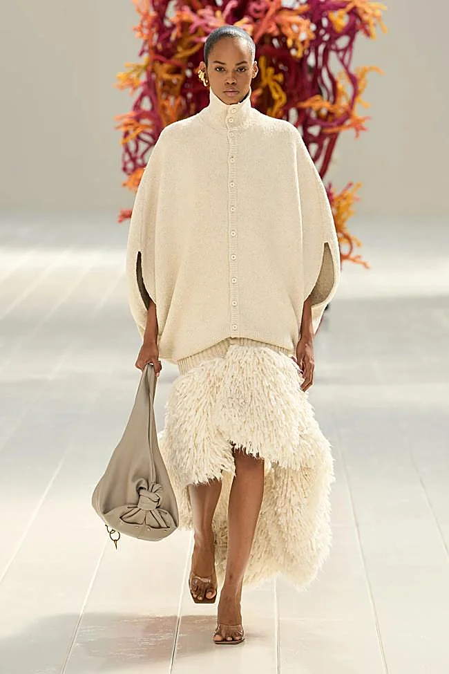 Look de Balenciaga durante la Semana de la Moda de París.