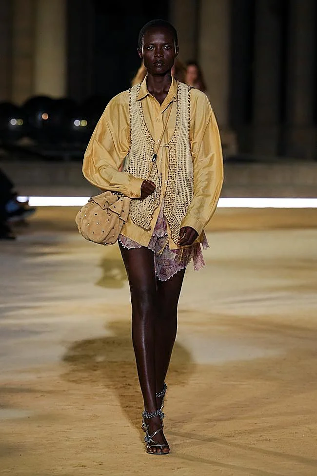 Look de Isabel Marant durante la Semana de la Moda de París.