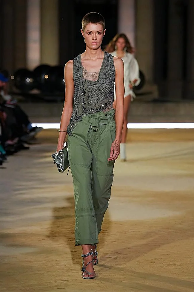 Look de Isabel Marant durante la Semana de la Moda de París.