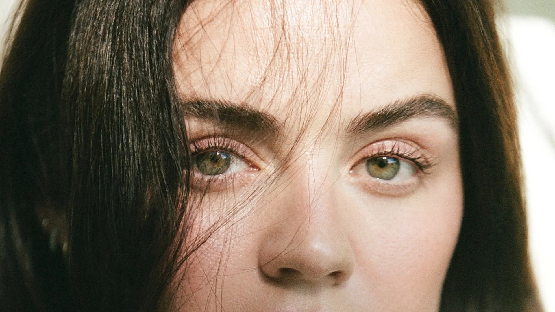 The Simple Eyebrow Trick That Makes You Look More Awake Even If You Haven’t Slept Much