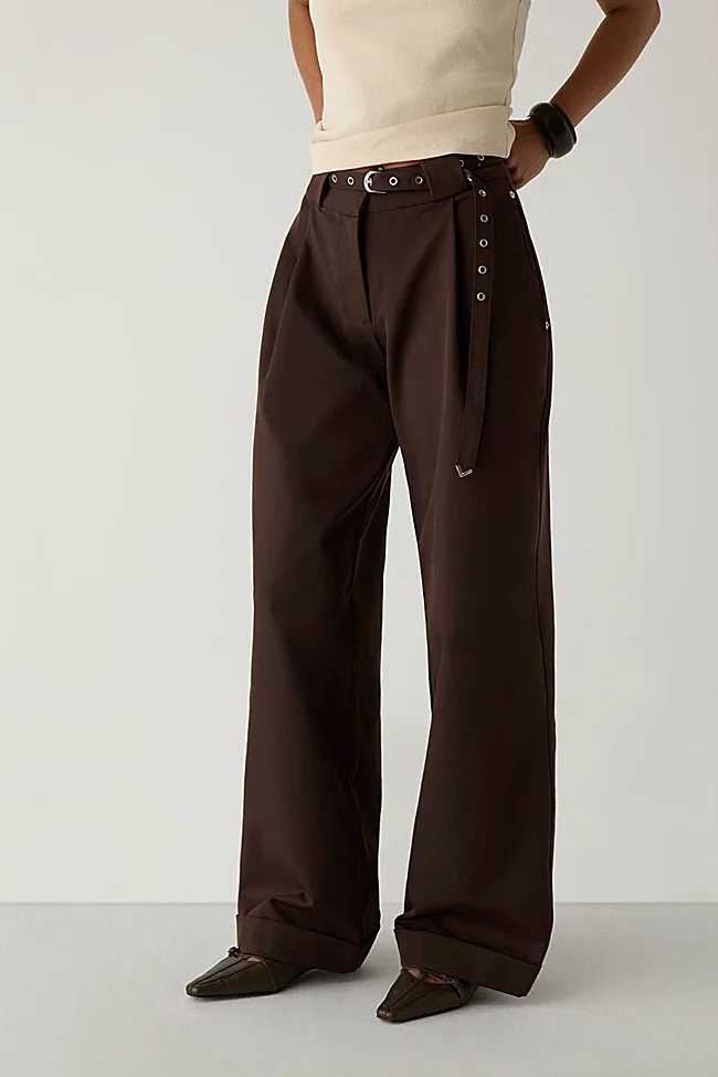 Pantalón marrón de Laagam (89,95 euros)