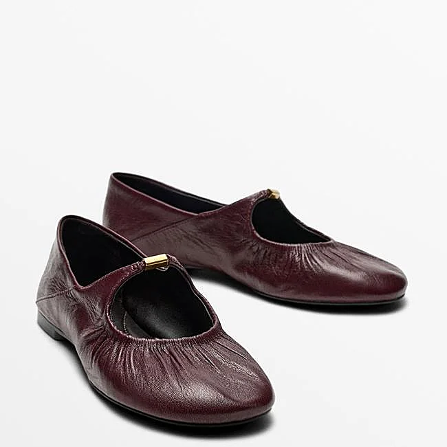 Bailarinas de punta redondeada con cordón de Massimo Dutti, 89,95 euros.