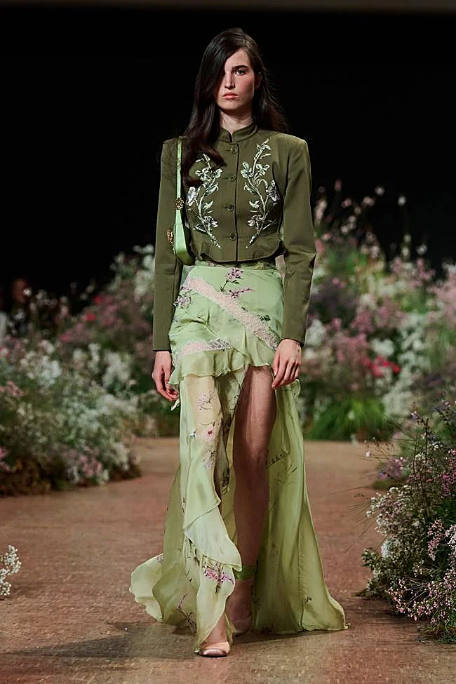 La colección primavera/verano 2027 de Elie Saab en la Paris FAshion Week.