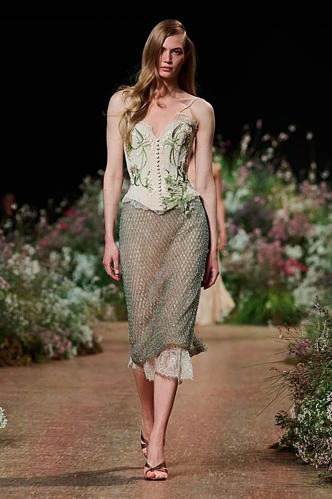 La colección primavera/verano 2027 de Elie Saab en la Paris FAshion Week.