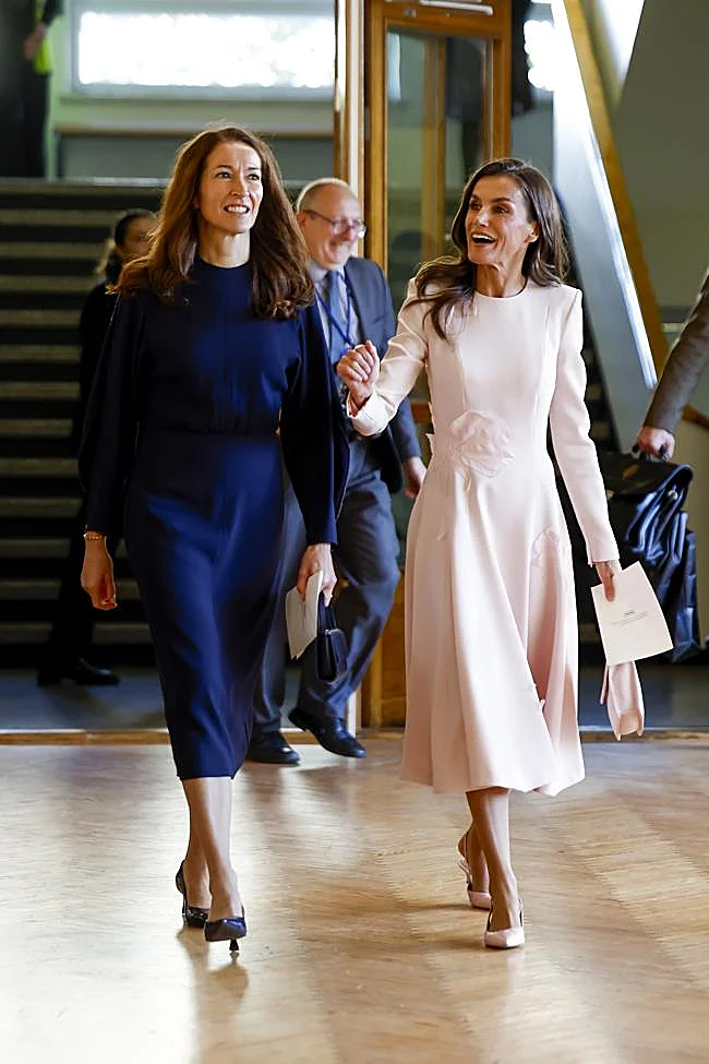 La reina Letizia junto a la primera dama de Finlandia.