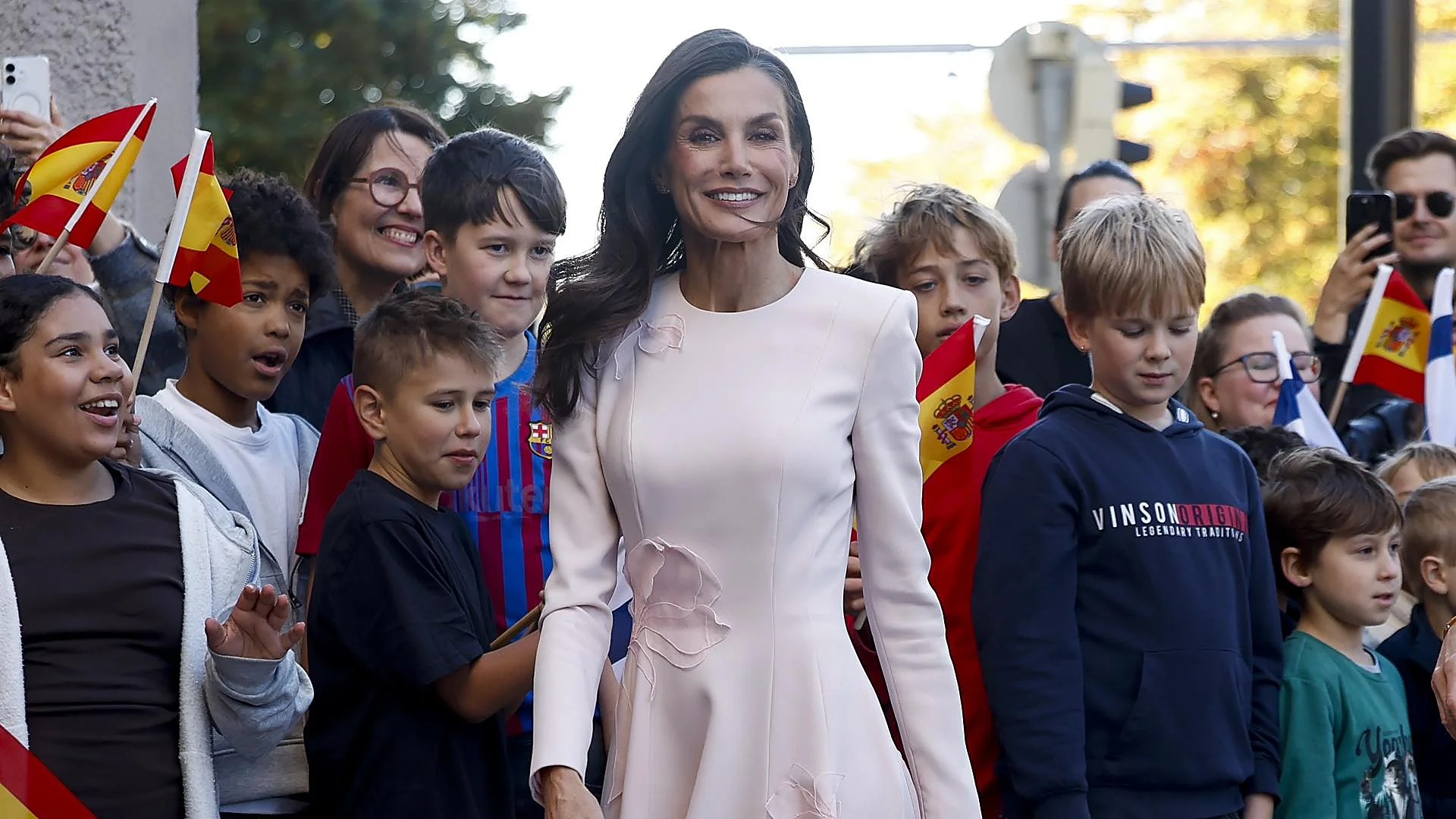 The Heartwarming Story Behind ‘Let the Children Sing,’ José Luis Perales’ Anthem That a Children’s Choir Surprised Queen Letizia at a School in Finland
