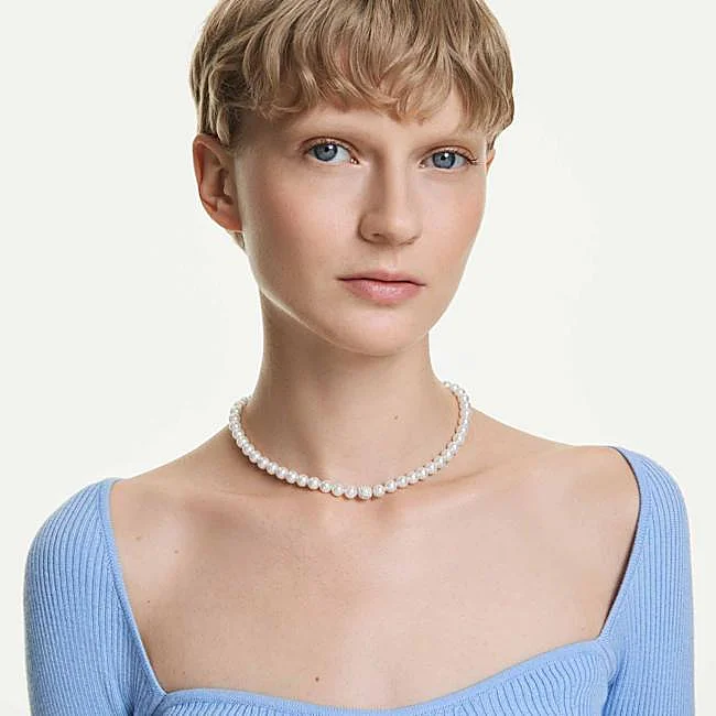 Collar de perlas de Swarovski, 220 euros.