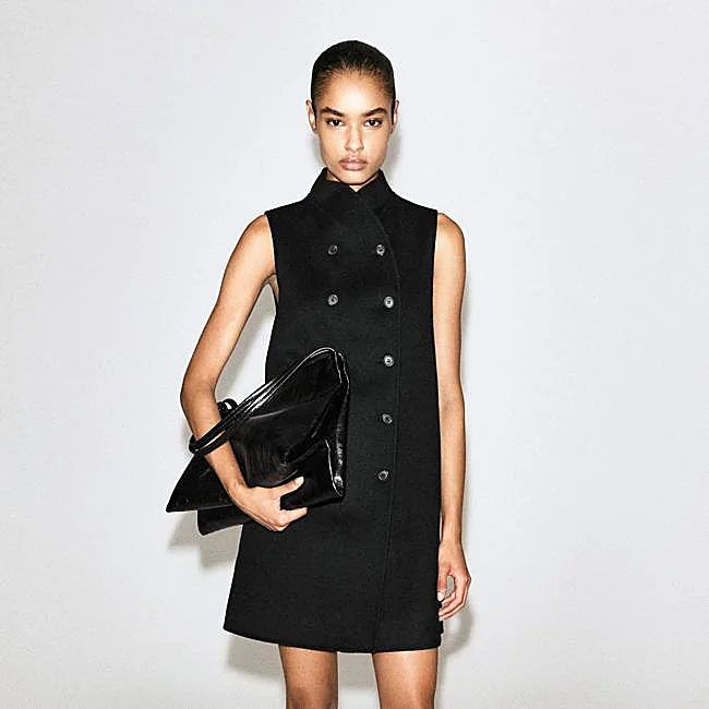 Vestido corto de COS, 99 euros.