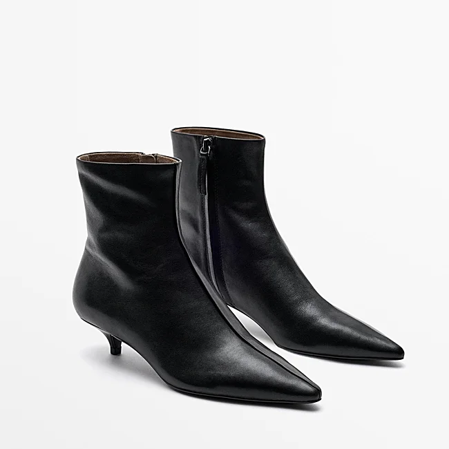 Massimo Dutti black boots (149 euros)