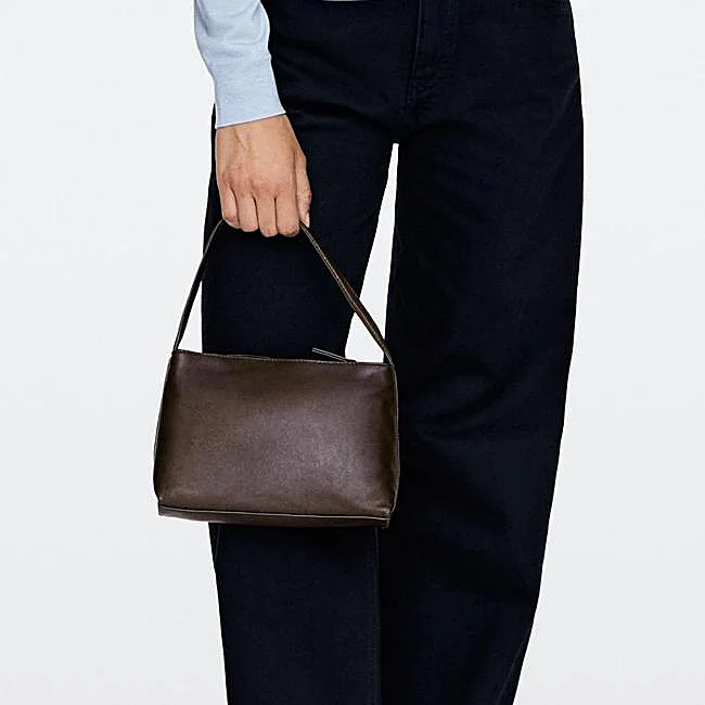 Bolso de piel de Massimo Dutti, 99,95 euros.