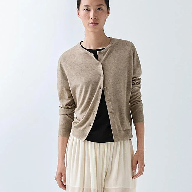 Cárdigan marrón de Massimo Dutti, 49,95 euros.