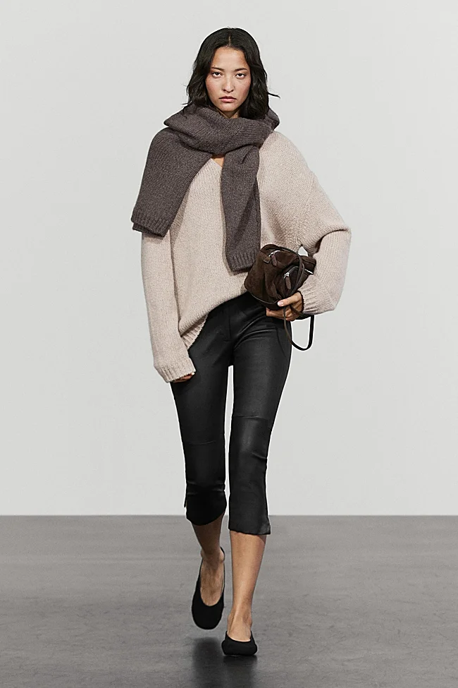 Pantalón negro de Massimo Dutti (249 euros)