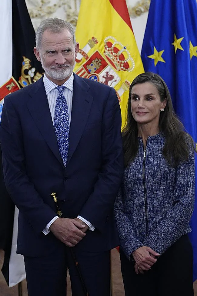 Felipe y Letizia con las llaves de la ciudad de Ceuta.