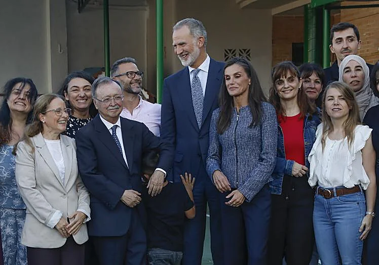 Los reyes Felipe y Letizia, en el colegio.